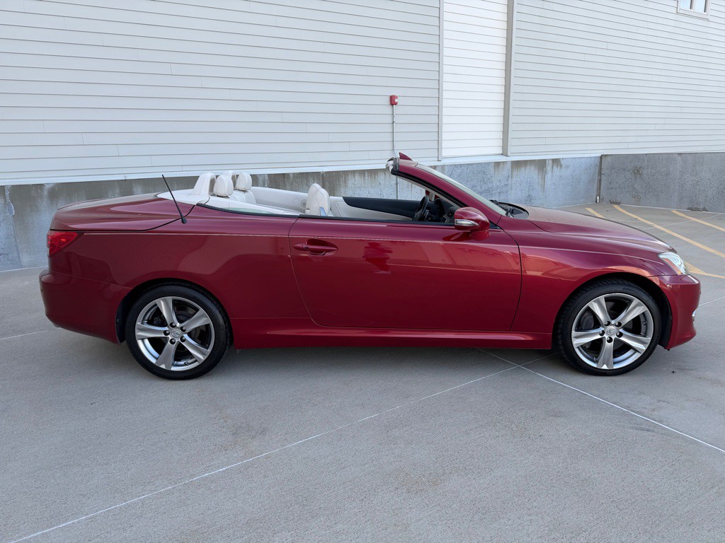 2010 Lexus IS Image 2