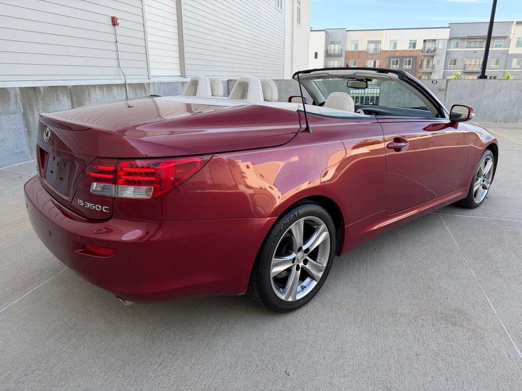 2010 Lexus IS Image 3