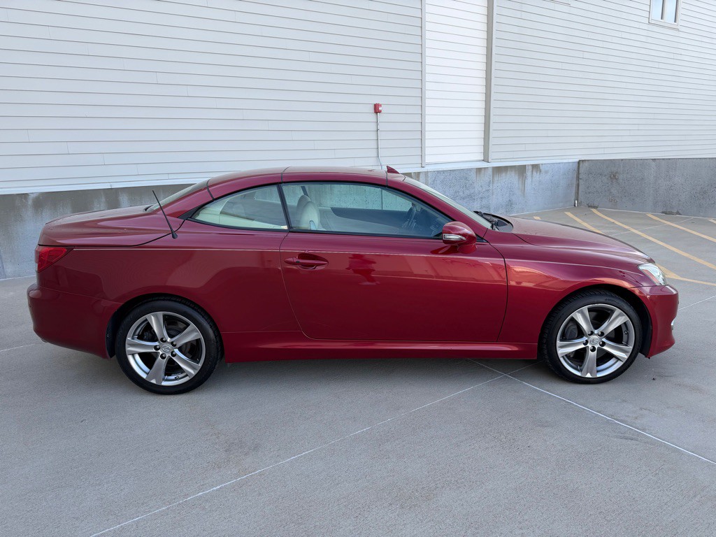 2010 Lexus IS Image 10