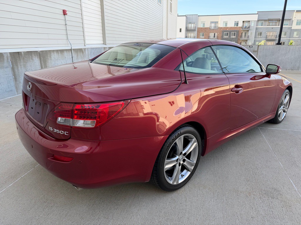 2010 Lexus IS Image 11