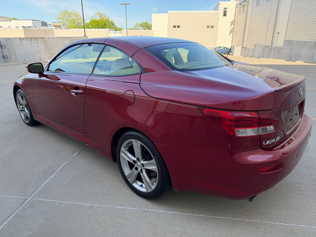 2010 Lexus IS Image 13