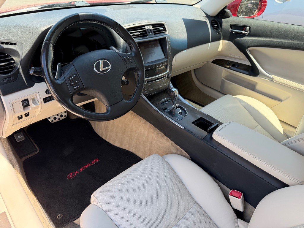 2010 Lexus IS Image 19