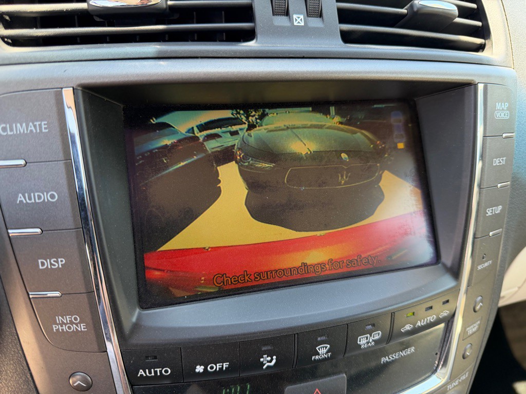 2010 Lexus IS Image 25