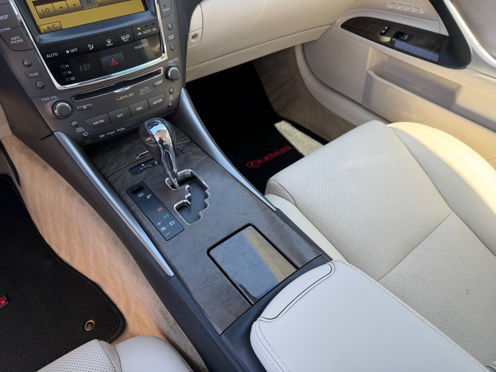 2010 Lexus IS Image 27