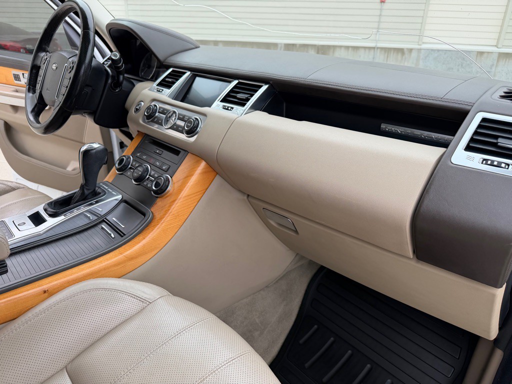 2013 Land Rover Range Rover Sport Image 24