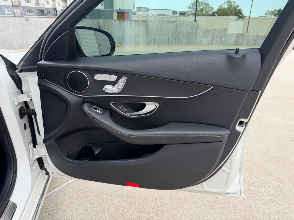 2017 Mercedes-Benz C-Class Image 23