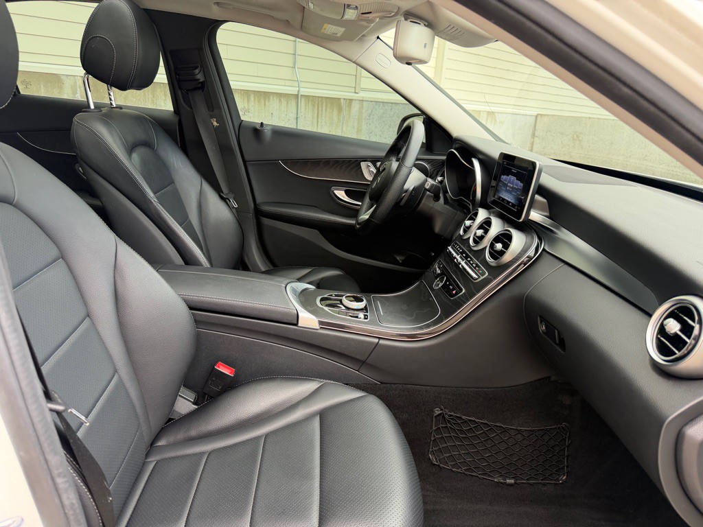 2017 Mercedes-Benz C-Class Image 24