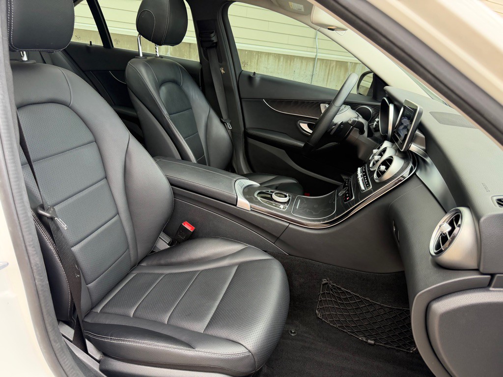 2017 Mercedes-Benz C-Class Image 25