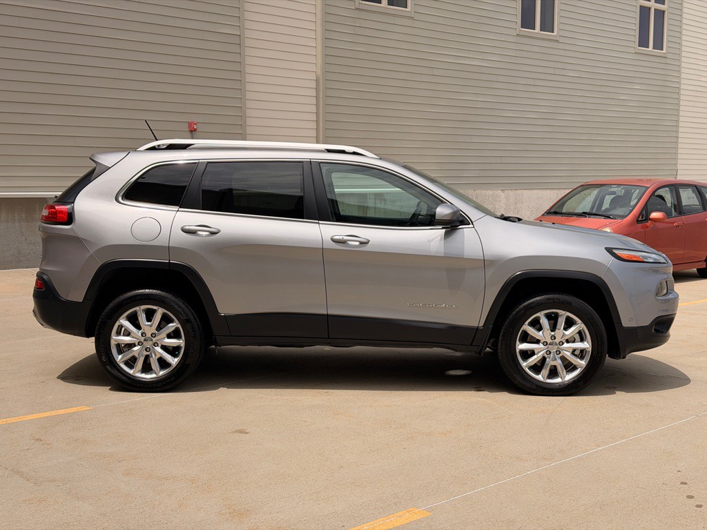 2015 Jeep Cherokee Image 2