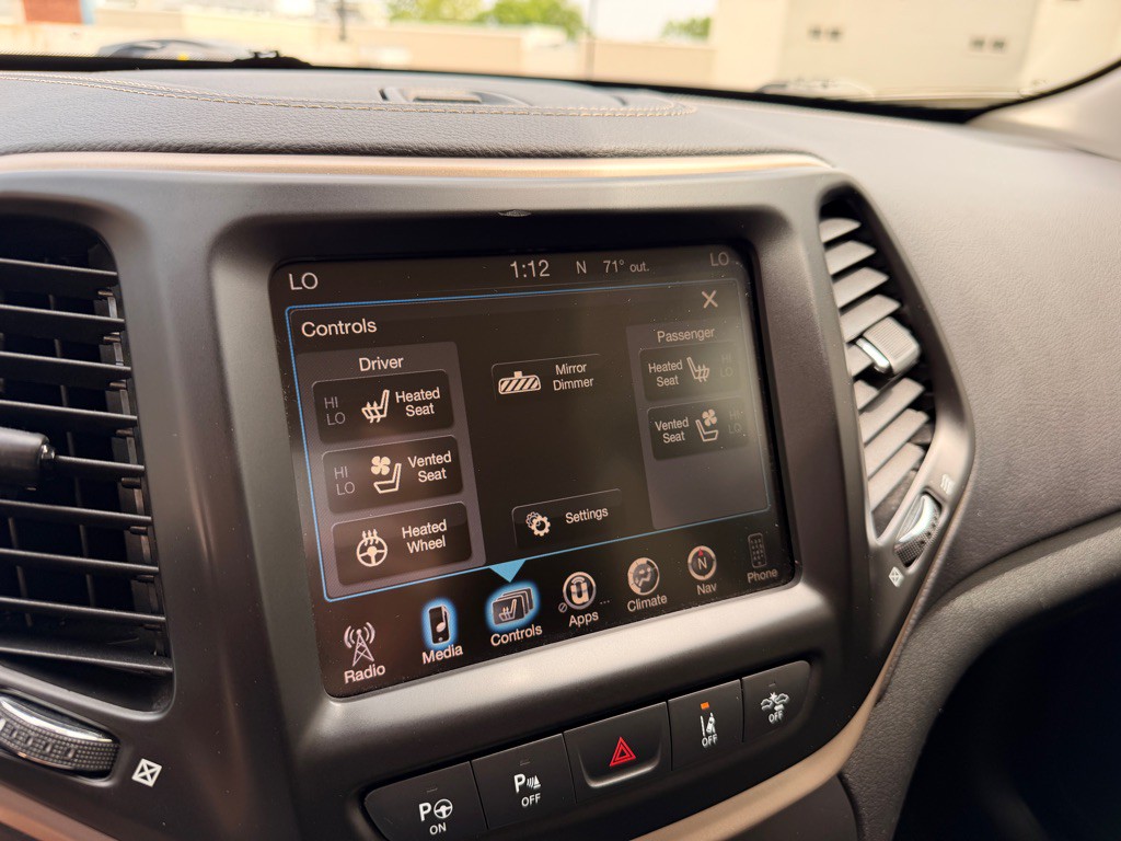 2015 Jeep Cherokee Image 12