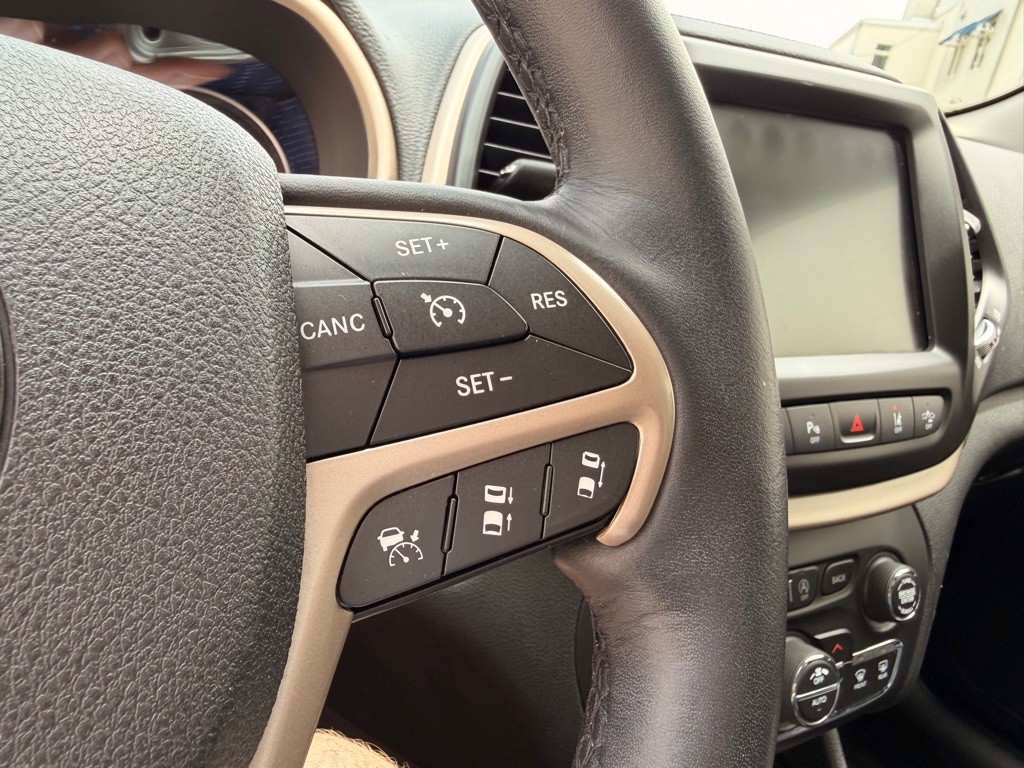 2015 Jeep Cherokee Image 14