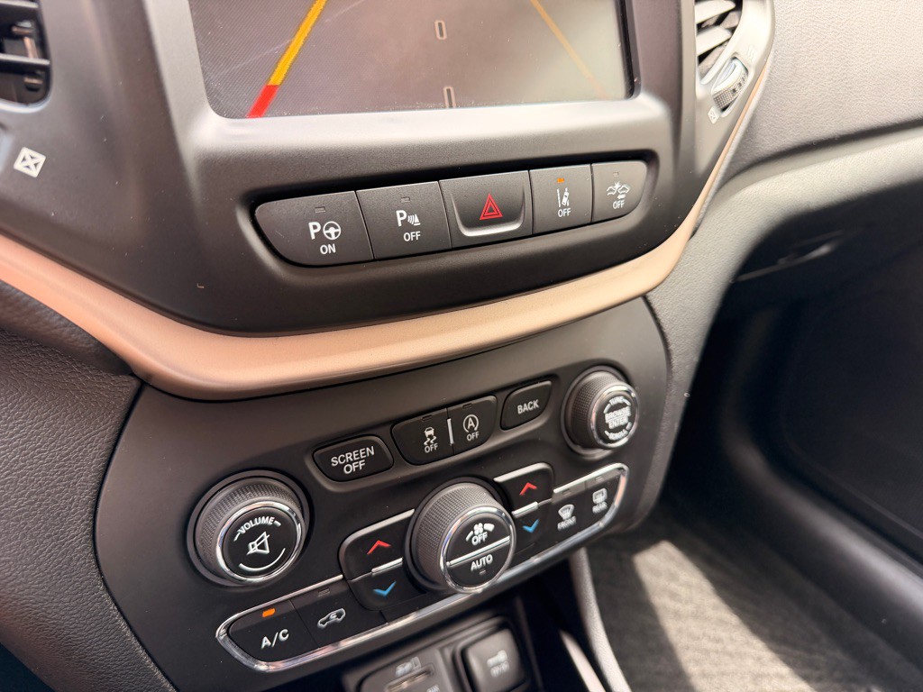 2015 Jeep Cherokee Image 15