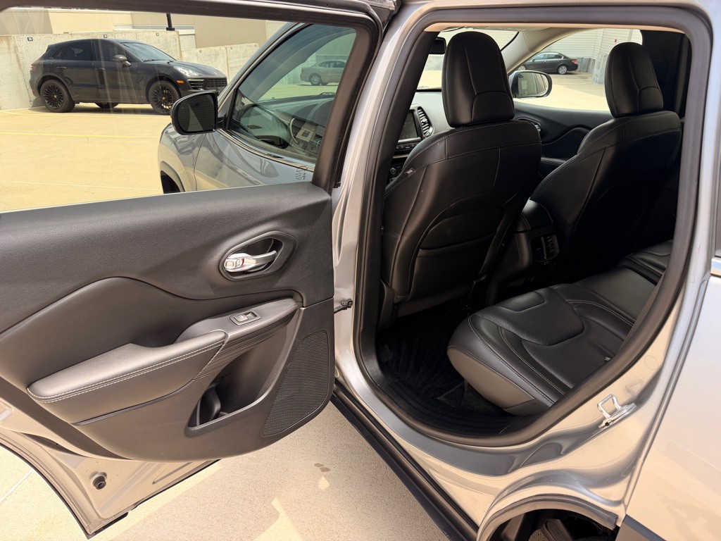 2015 Jeep Cherokee Image 17