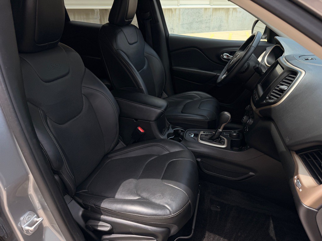 2015 Jeep Cherokee Image 24