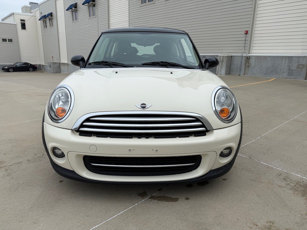 2012 MINI Cooper Image 2