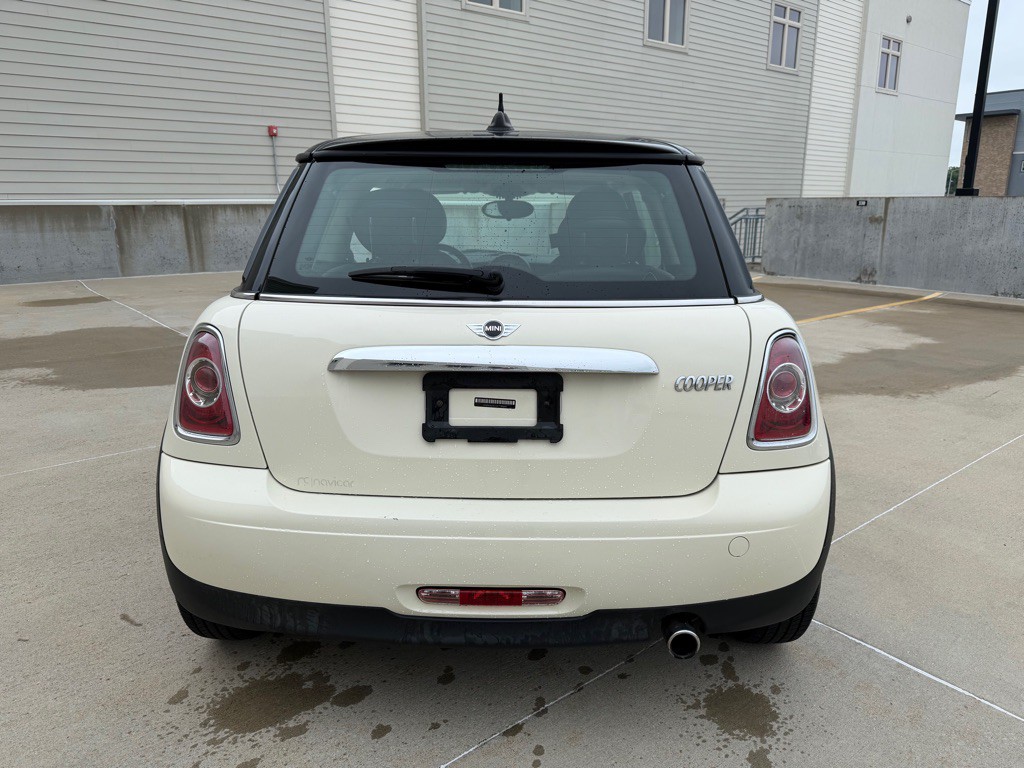 2012 MINI Cooper Image 6