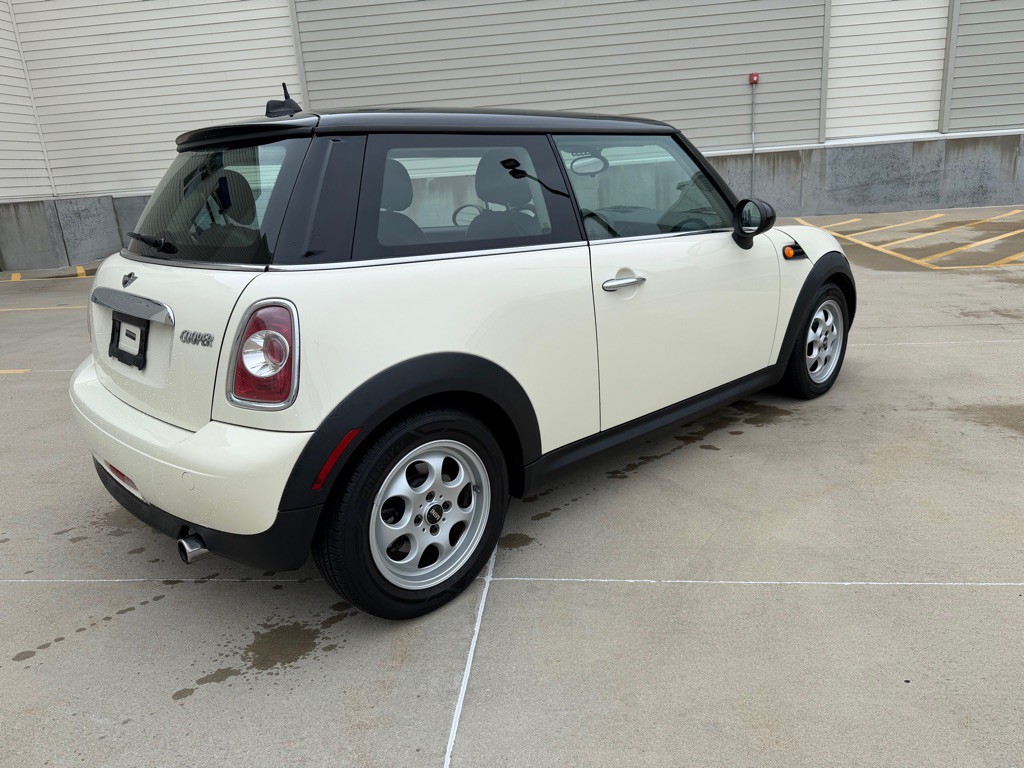 2012 MINI Cooper Image 7