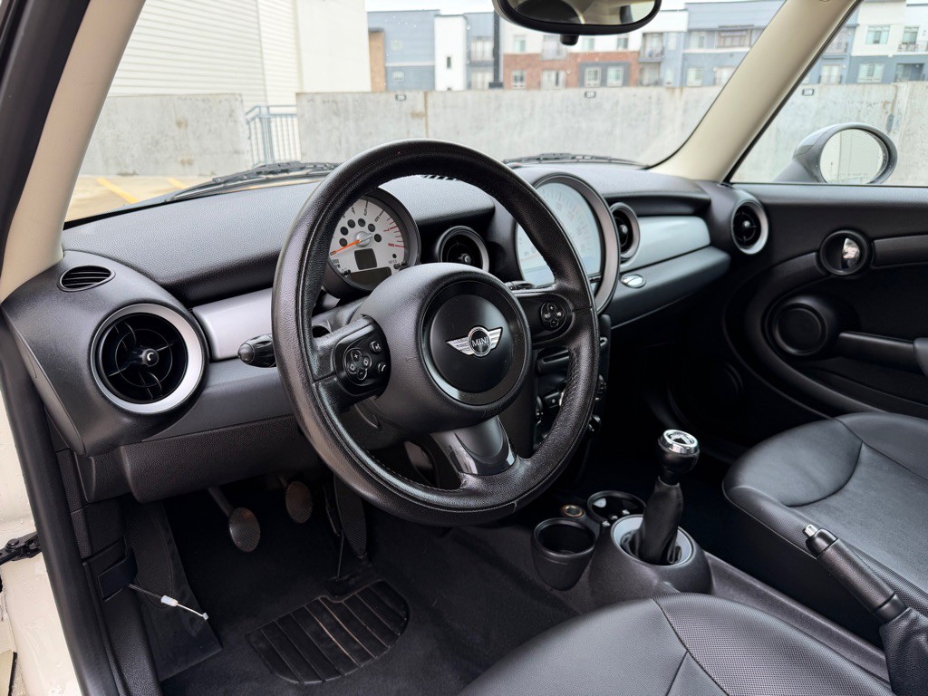 2012 MINI Cooper Image 10