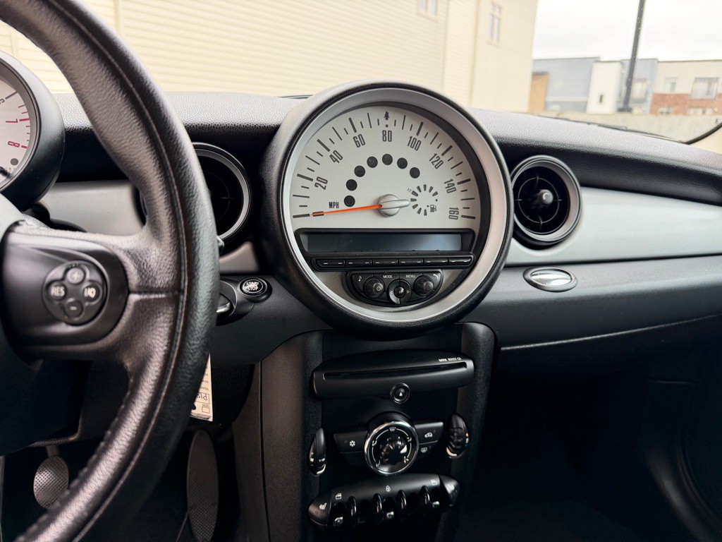 2012 MINI Cooper Image 11
