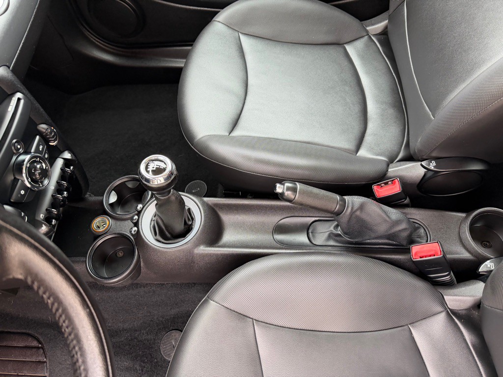 2012 MINI Cooper Image 12