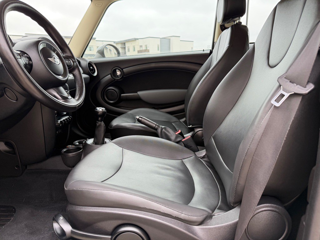 2012 MINI Cooper Image 13