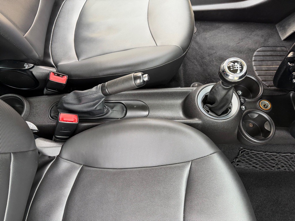 2012 MINI Cooper Image 19