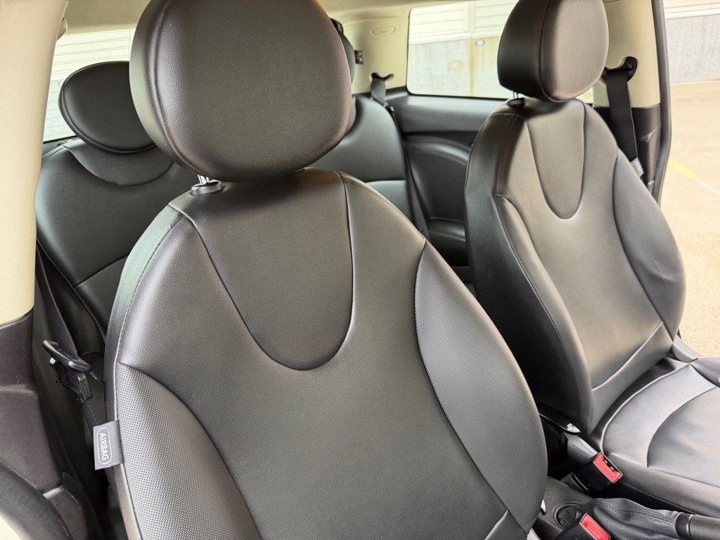 2012 MINI Cooper Image 21