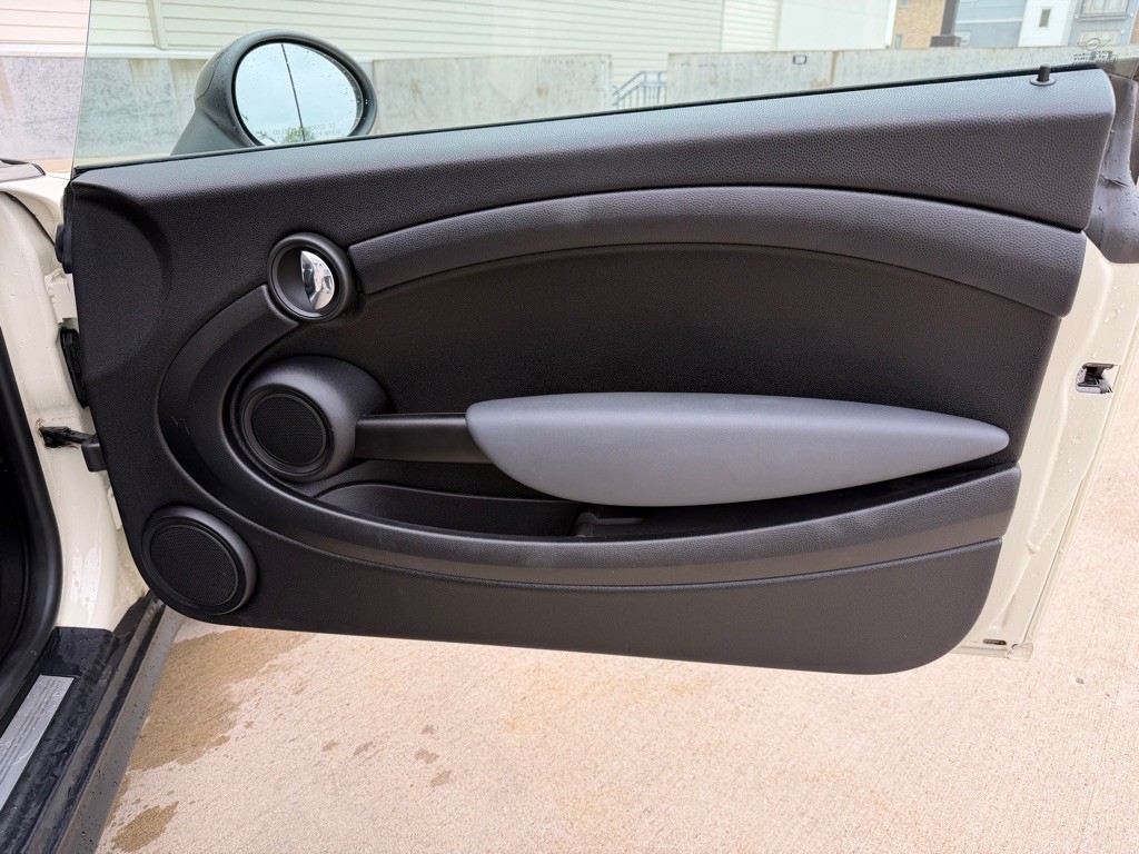 2012 MINI Cooper Image 22