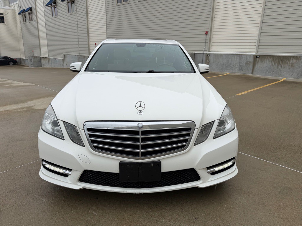 2013 Mercedes-Benz E-Class Image 2