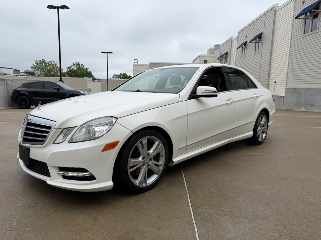2013 Mercedes-Benz E-Class Image 3