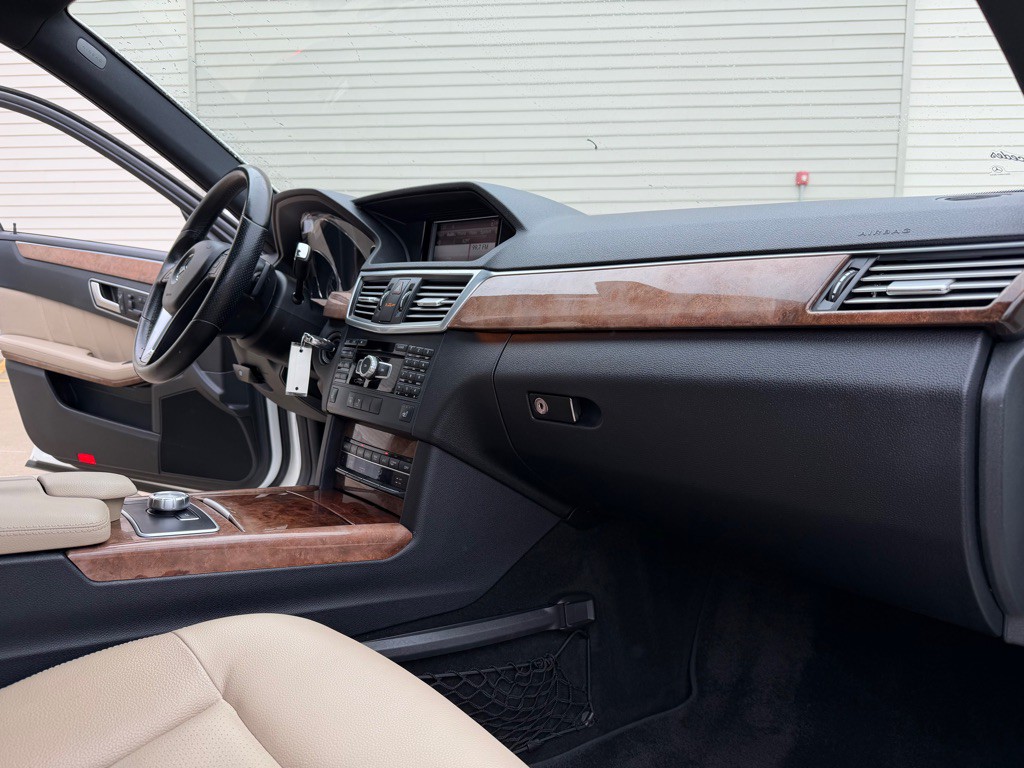2013 Mercedes-Benz E-Class Image 22