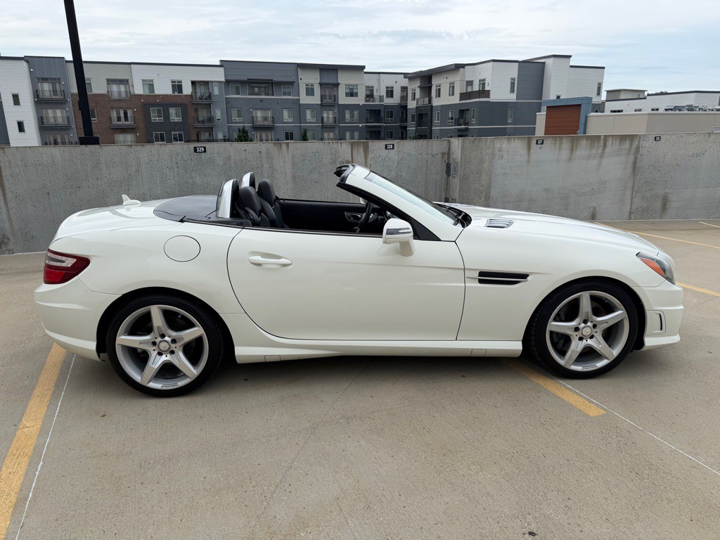 2012 Mercedes-Benz SLK-Class Image 2