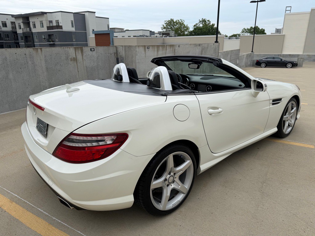 2012 Mercedes-Benz SLK-Class Image 3