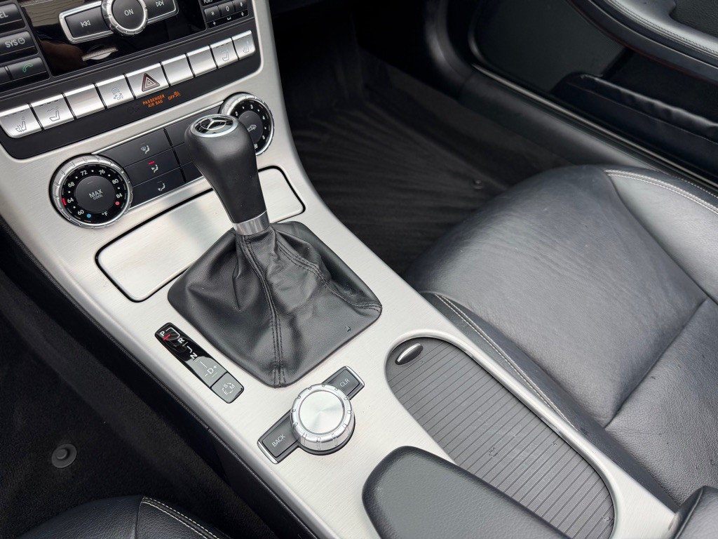 2012 Mercedes-Benz SLK-Class Image 17