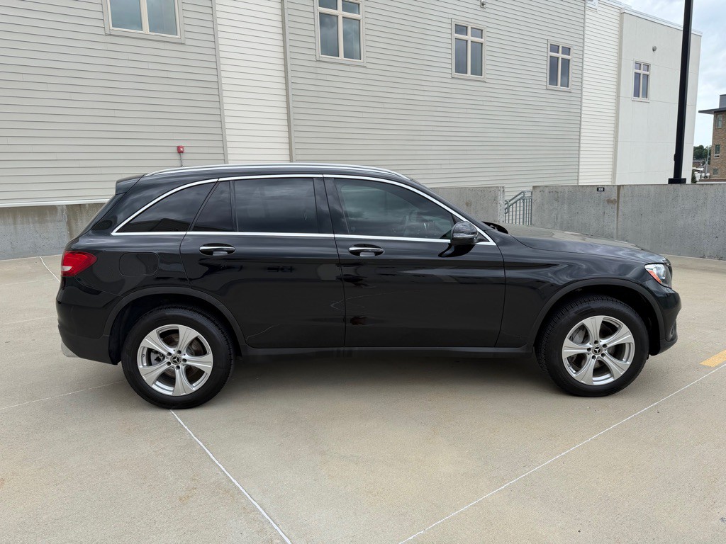 2017 Mercedes-Benz GLC-Class Image 2