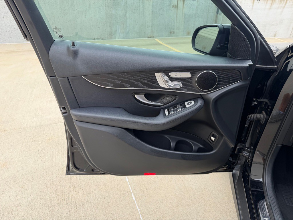 2017 Mercedes-Benz GLC-Class Image 10