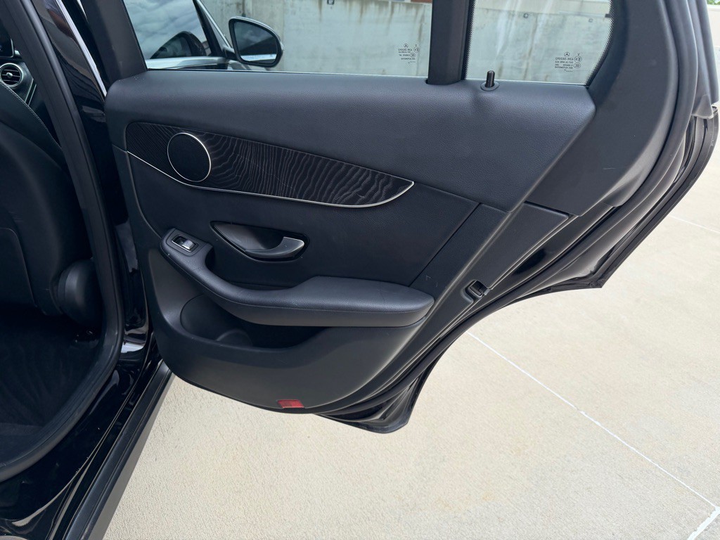 2017 Mercedes-Benz GLC-Class Image 25