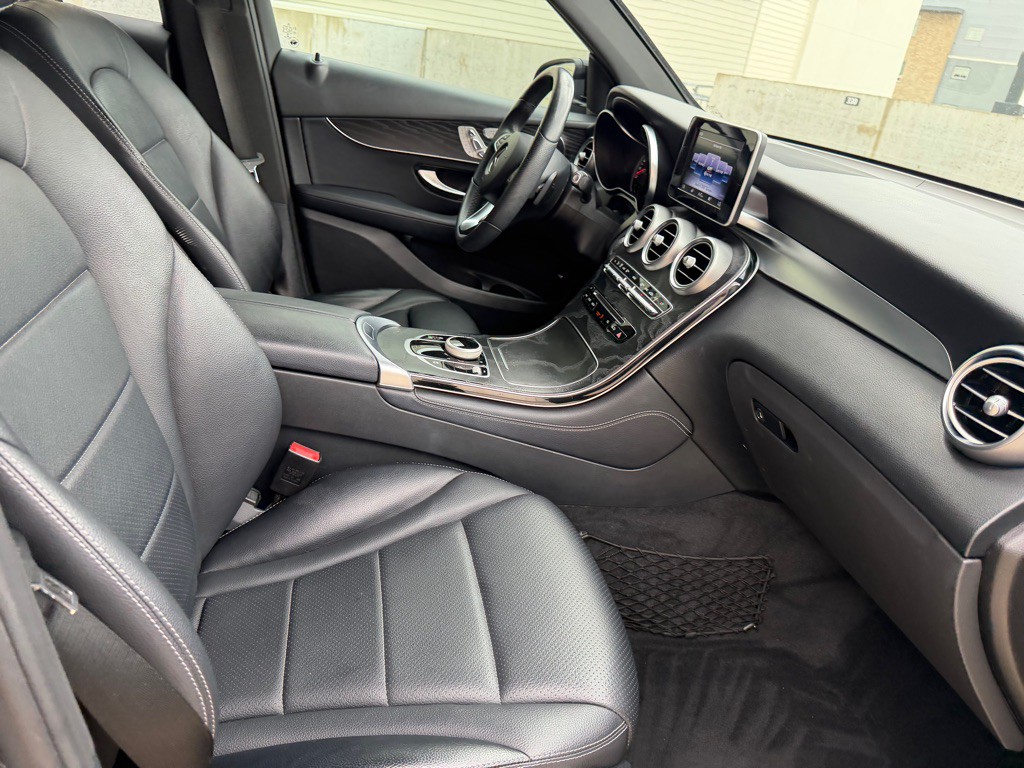 2017 Mercedes-Benz GLC-Class Image 28