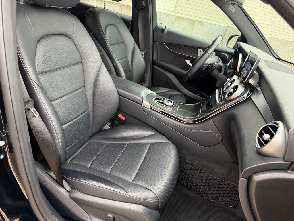 2017 Mercedes-Benz GLC-Class Image 29