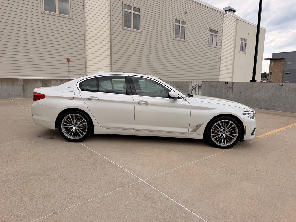 2018 BMW 5 Series Image 2