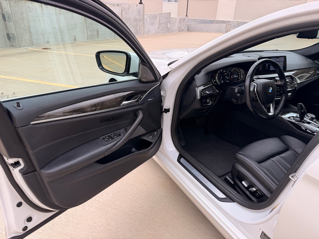 2018 BMW 5 Series Image 9
