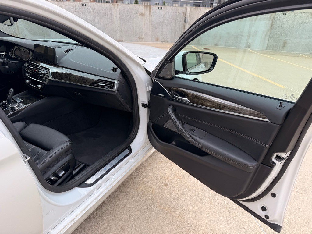 2018 BMW 5 Series Image 19