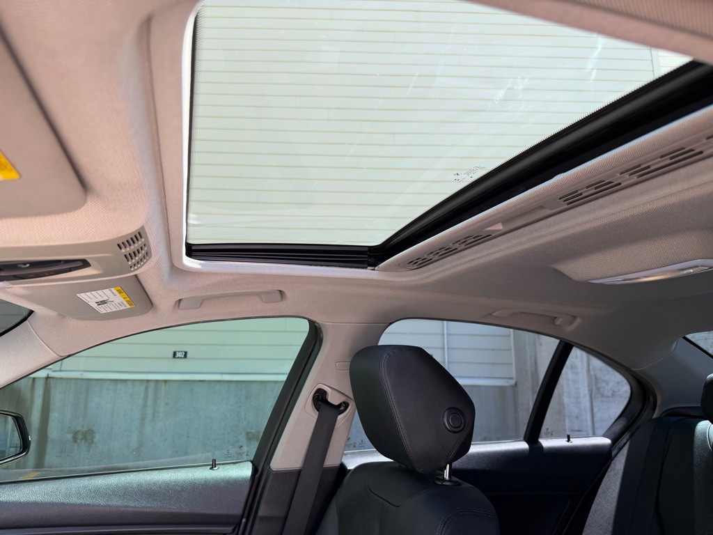 2015 BMW 3 Series Image 16