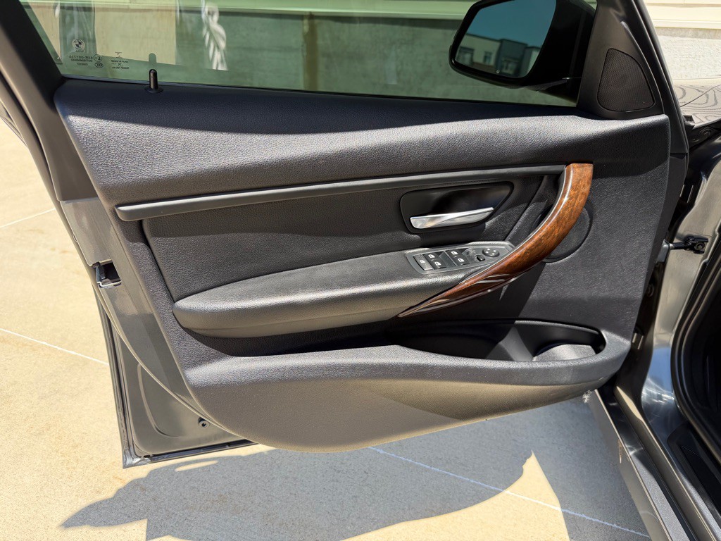 2015 BMW 3 Series Image 17