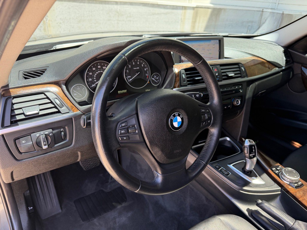 2015 BMW 3 Series Image 18