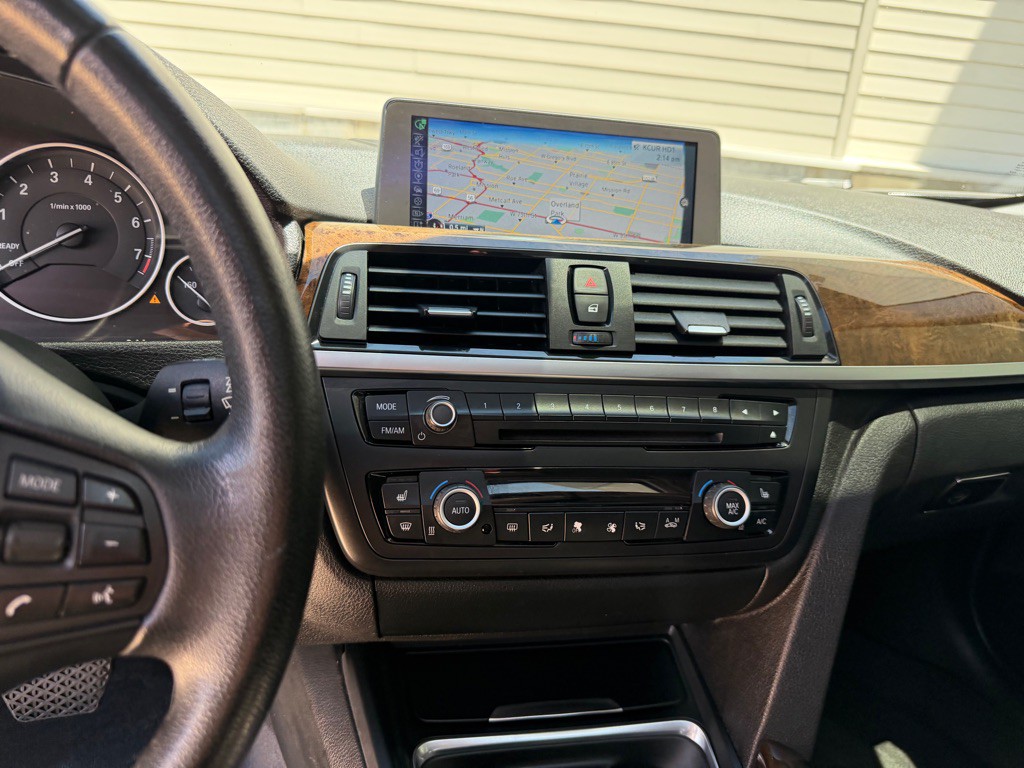 2015 BMW 3 Series Image 19