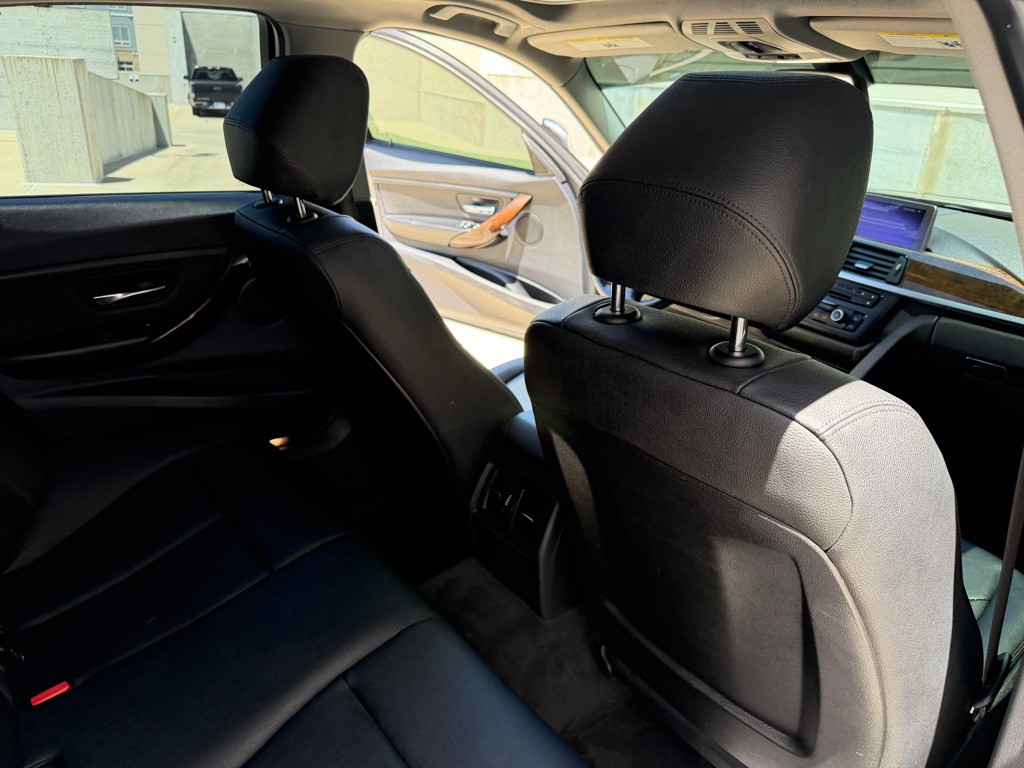 2015 BMW 3 Series Image 26