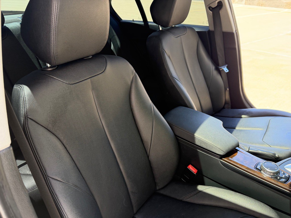 2015 BMW 3 Series Image 32