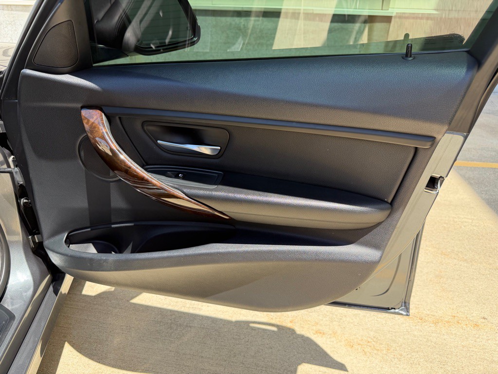 2015 BMW 3 Series Image 33