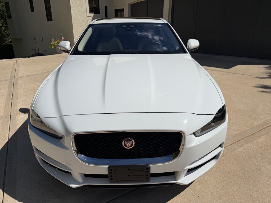 2017 Jaguar XE Image 2